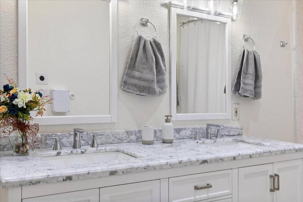 Lucky House - Tranquility In The Middle Of Houston - Tv In Every Room - 300 M2 ภายนอก รูปภาพ